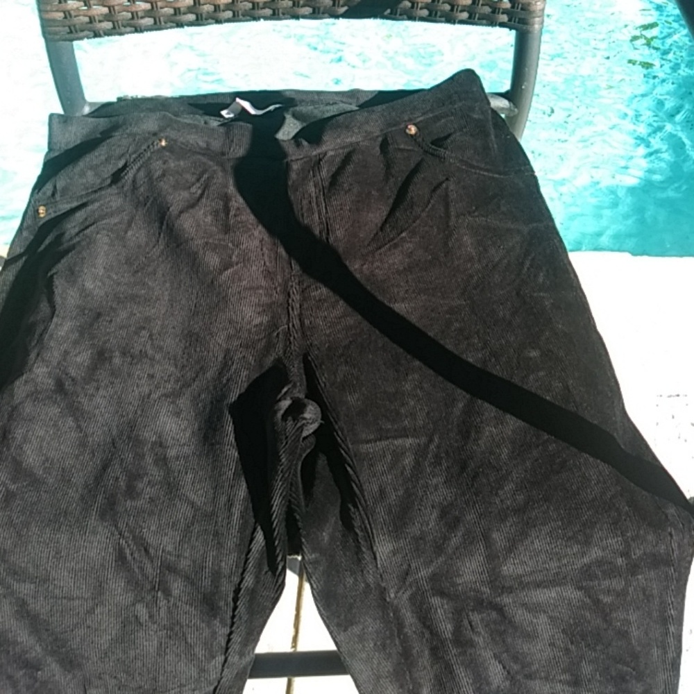Clothing - Picture 5 of 7